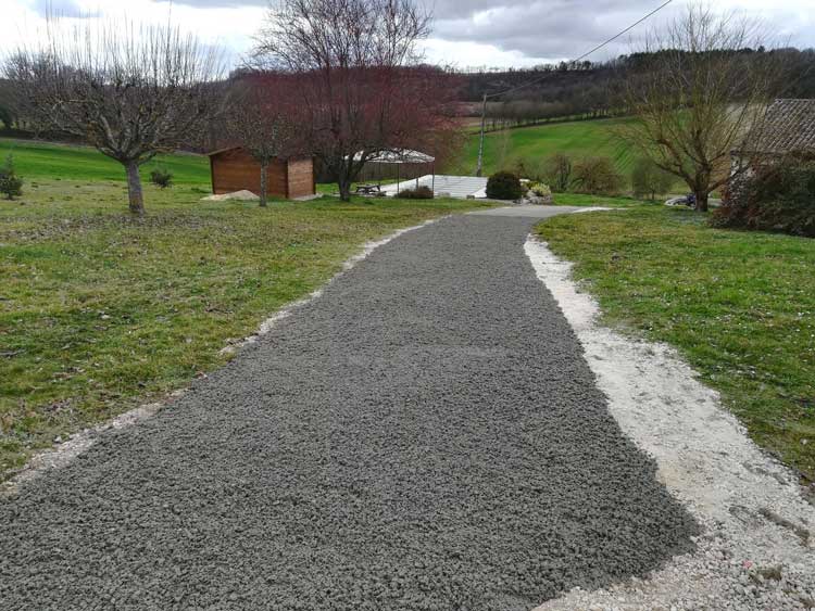 Chemin accès en ciment 