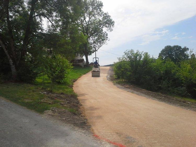 Chemin d'accès à Caussade